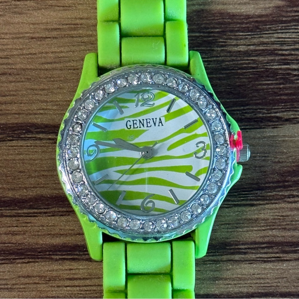 New/Unused Geneva Wristwatch - Bright Green w/Crystals